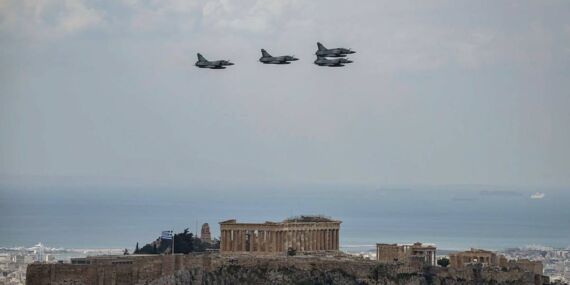 Atina masada direniyor: Mirage’lara karşılık ucuz savaş jeti teklifi