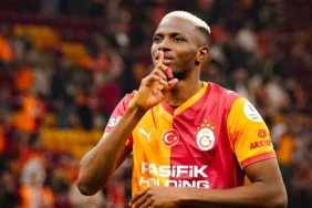 victor-osimhen-galatasaraya-oyle-birini-getiriyor-ki-ikna-oldu-bile-taraftarlar-havalimanina-akin-edecek-7gdw