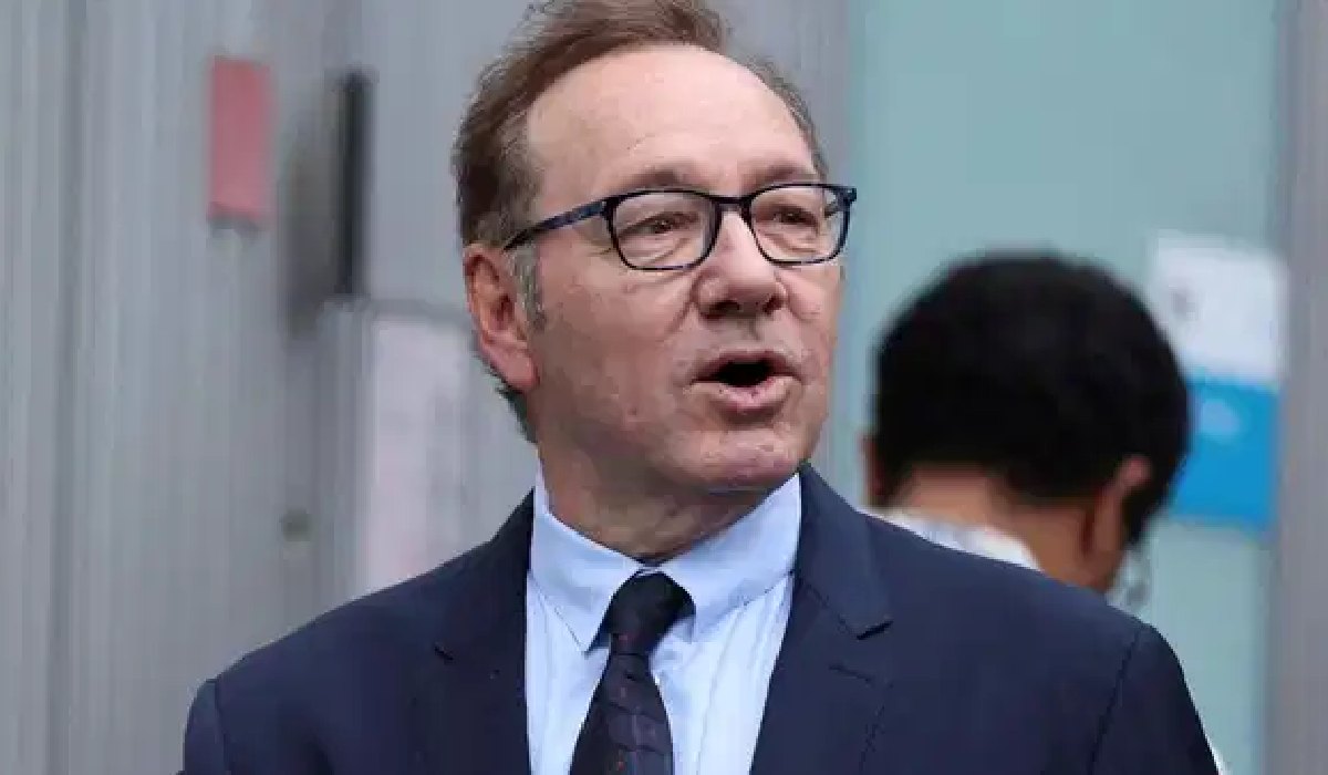‘Evsizim’ demişti Kevin Spacey setlere dönüyor