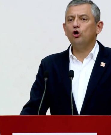 5 saatlik olağanüstü MYK toplantısı sonrası Özgür Özel açıklama yapıyor