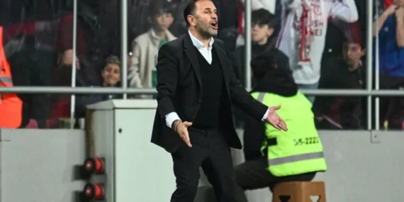 Okan Buruk’tan sert uyarı! “Kafanızı kaldırın, şampiyonluğu sahada kazanalım”