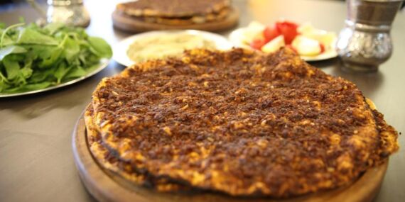 Bodrum’da lüks tatilin bedeli ağırlaştı: Lahmacun Euro ile satılıyor!