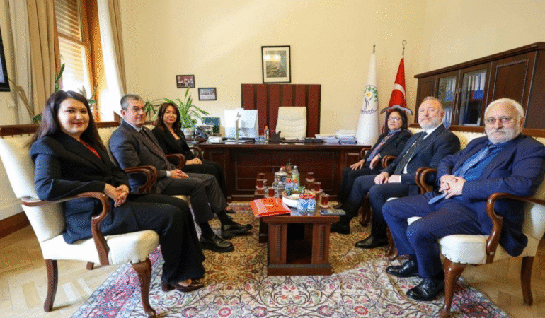 CHP'den DEM Parti'ye 'ara seçim' ziyareti Numan Kurtulmuş'a çağrı, 'baskın seçim' sorusuna yanıt