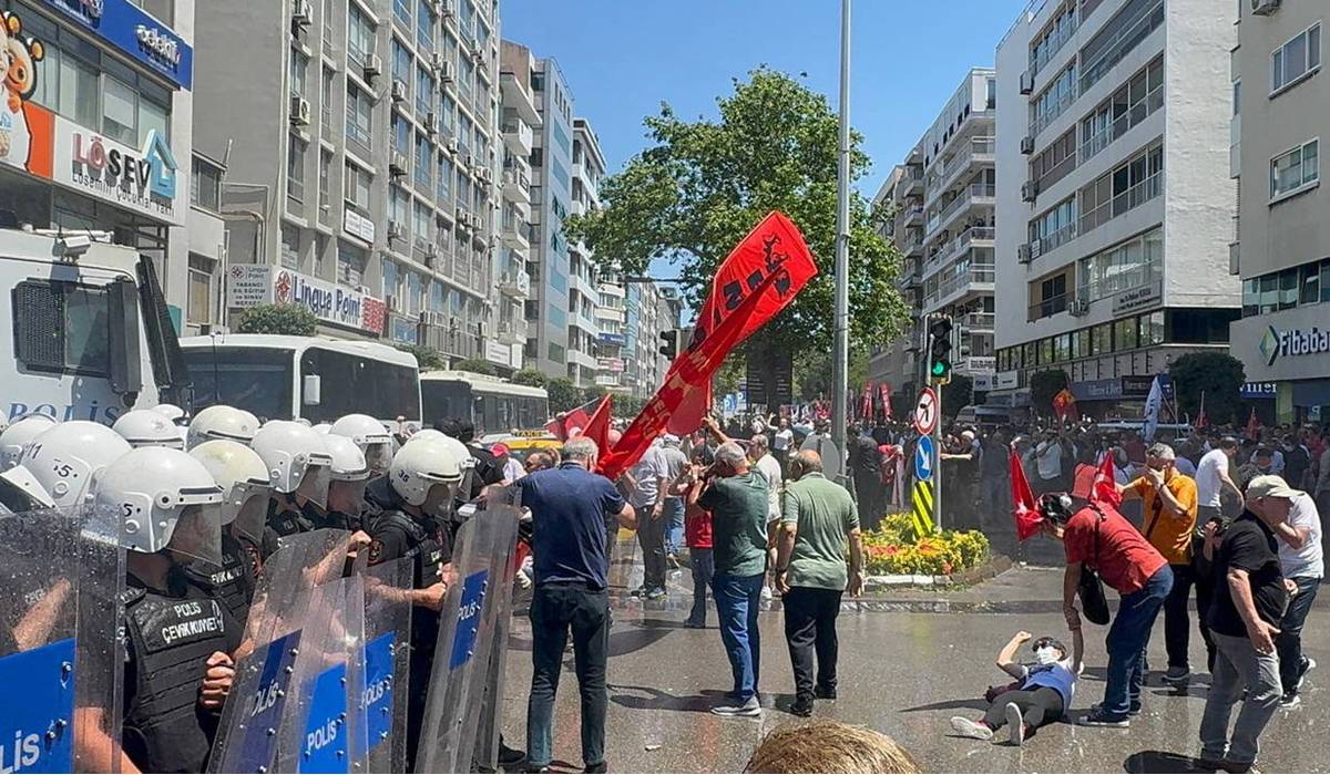 Cumhuriyet Meydanı ablukaya alındı