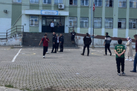 Diyarbakır'da okula saldırı Öğrenciler tahliye edildi