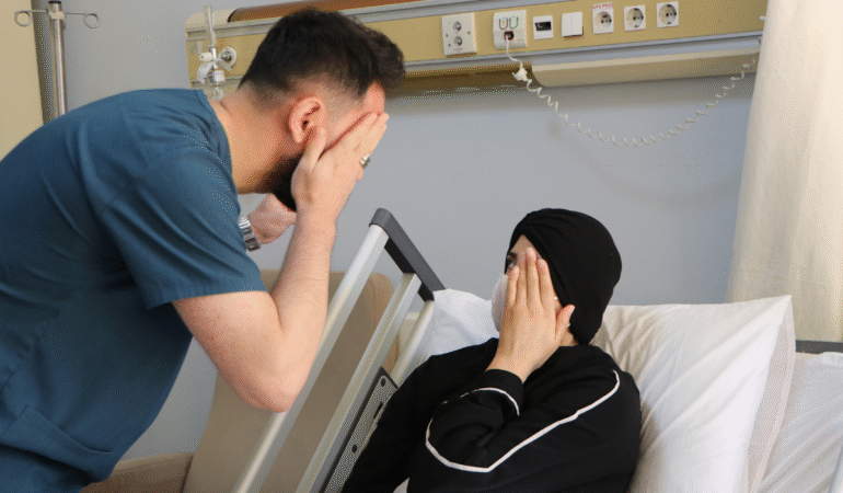 Doktorlardan hamile hastaya eş zamanlı iki operasyon Sezaryen ve beyin tümörü ameliyatı yapıldı
