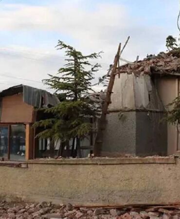 Eskişehir’de camiye yıldırım düştü İmam yaralandı