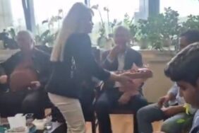 Kılıçdaroğlu ekibinden Genel Merkez'de çikolatalı kutlama