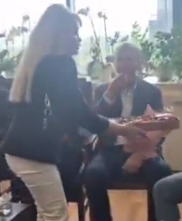 Kılıçdaroğlu ekibinden Genel Merkez'de çikolatalı kutlama