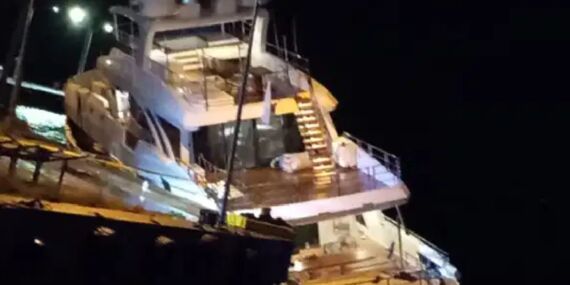 Lüks yat yan yattı, 6 mürettebat son anda kurtarıldı!