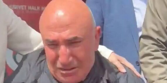 CHP Genel Merkezi’ne polis müdahalesinin ardından Mahmut Tanal gözyaşlarını tutamadı