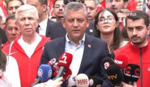 Özgür Özel 19 Mayıs Gençlik Korteji'nde konuştu