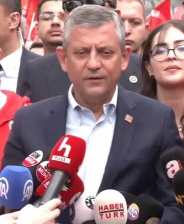 Özgür Özel 19 Mayıs Gençlik Korteji'nde konuştu