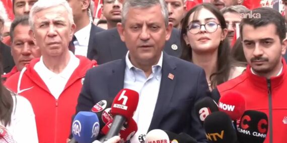 Özgür Özel 19 Mayıs Gençlik Korteji’nde konuştu