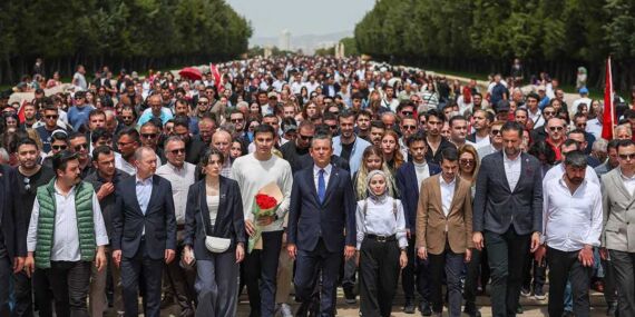 Özgür Özel, Anıtkabir yürüyüşünde gençlerle buluşacak