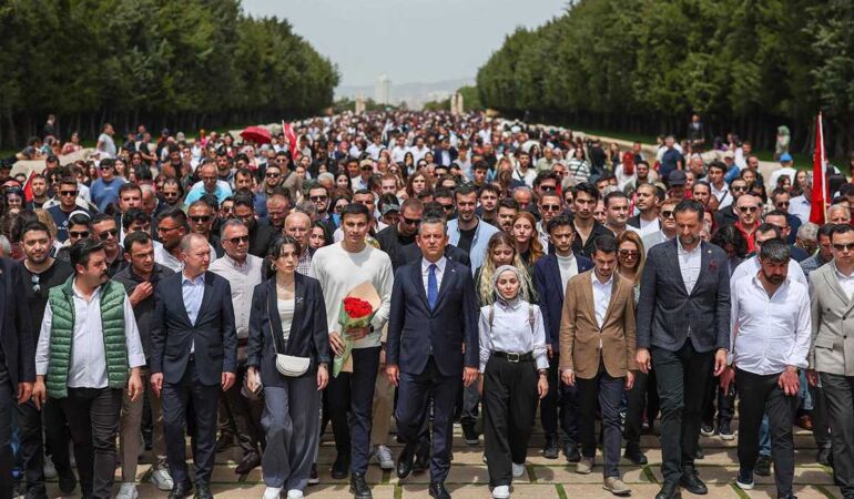 Özgür Özel, Anıtkabir yürüyüşünde gençlerle buluşacak