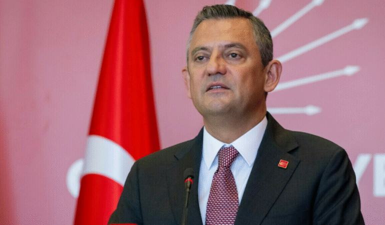 Özgür Özel açıkladı CHP savunma hattından çıkıp 'hücum' stratejisine geçiyor