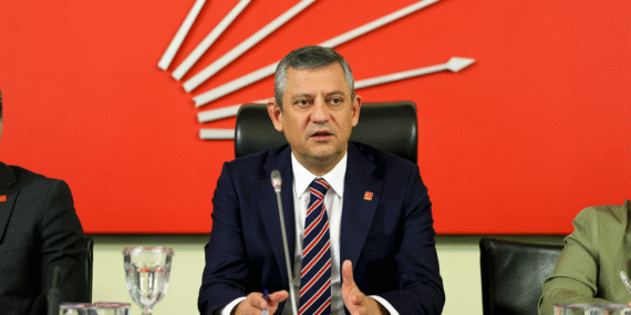 Özgür Özel’den gençlere mesaj: ‘Susmanızı isteyenler var, 19 Mayıs’ın ışığı karanlığı yenecek’
