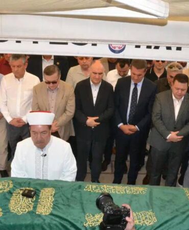 Özgür Özel'in amcası son yolculuğuna uğurlandı