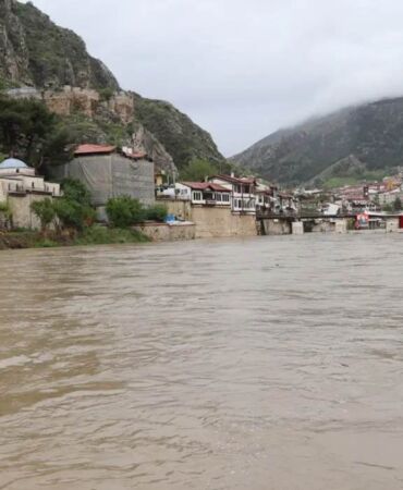 Sel ve taşkın riski Amasya ve Tokat’ta eğitime ara verildi