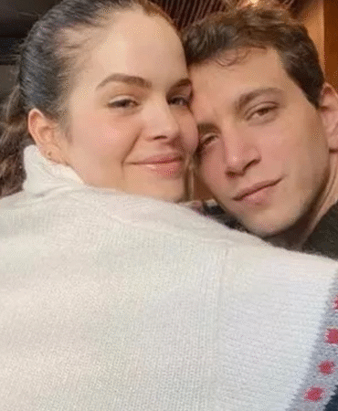 Selahattin ve Lara Paşalı’nın ayrı paylaşımları boşanma dedikodularını güçlendirdi
