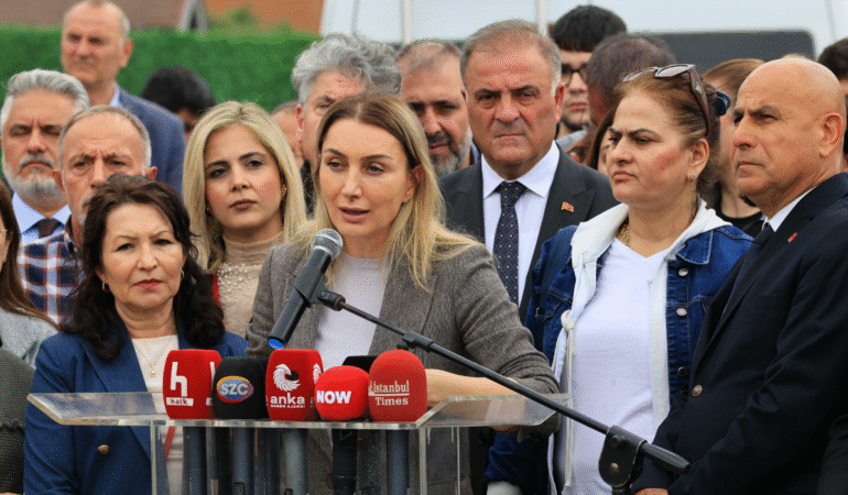 Silivri’de ADA buluşması Dilek İmamoğlu’dan tutuklu ailelerine destek mesajı