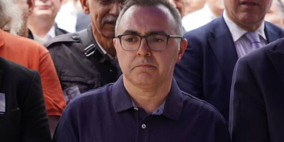 İBB’ye yeni operasyonda bugün hakkında gözaltı kararı çıkmıştı: Yasin Çağatay Seçkin babasını son yolculuğuna uğurladı
