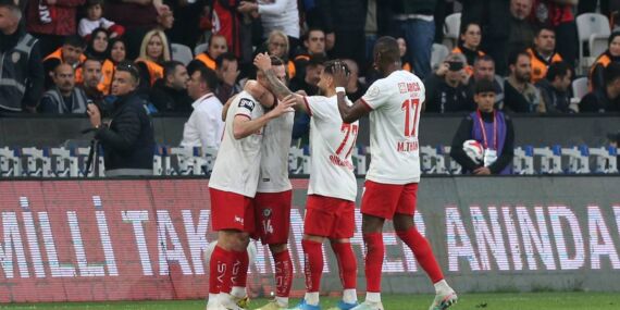 Esenler Erokspor’u 2 golle devirdi: Süper Lig’e yükselen son takım Çorum FK