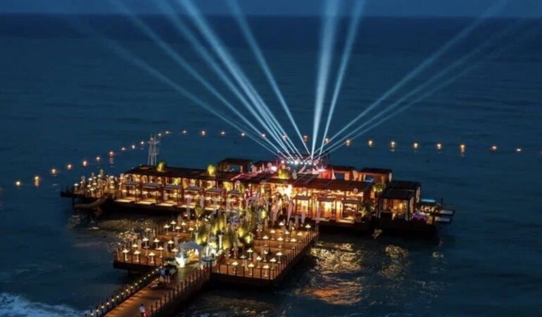 Antalya sahilinde Gloria’dan beyaz açılış!