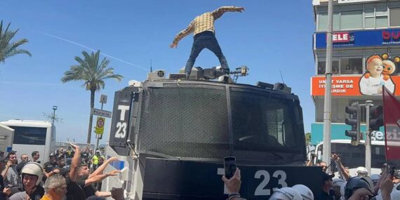 İzmir’de TOMA’nın üstüne çıkmıştı: Çıkarıldığı mahkemece tutuklandı