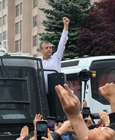 özgür özel