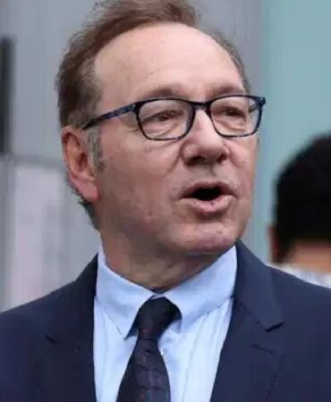 ‘Evsizim’ demişti Kevin Spacey setlere dönüyor