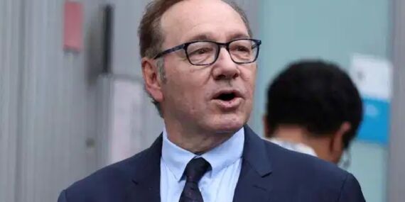 ‘Evsizim’ demişti: Kevin Spacey setlere dönüyor