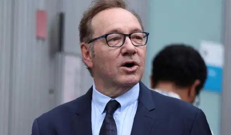 ‘Evsizim’ demişti Kevin Spacey setlere dönüyor