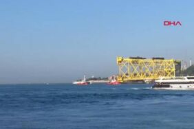 350 metrelik dev platform… İstanbul Boğazı'nda gemi trafiği durduruldu