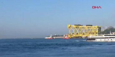350 metrelik dev platform… İstanbul Boğazı'nda gemi trafiği durduruldu