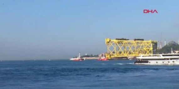 350 metrelik dev platform… İstanbul Boğazı’nda gemi trafiği durduruldu