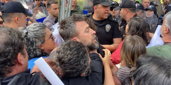 Ankara’da özel sektör öğretmenlerine polis müdahalesi: Sendika Başkanı Eren Edebali dahil çok sayıda gözaltı!