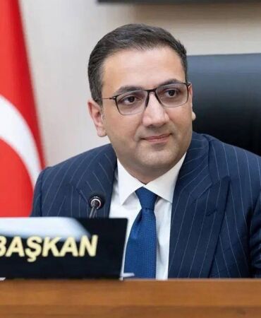 Balçova Belediye Başkanı Onur Yiğit hakkında ev hapsi kararı Alkışlarla çıktı
