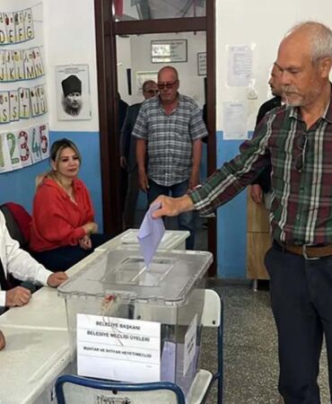 Belediye başkanı ve meclis üyeleri için oy verme işlemi başladı