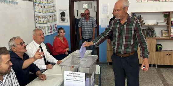 Belediye başkanı ve meclis üyeleri için oy verme işlemi başladı