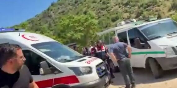 Eğirdir’de şüpheli ölüm: İki genç araçta ölü bulundu