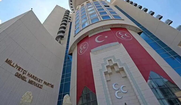 MHP’de 2 ilçe başkanı görevinden istifa etti