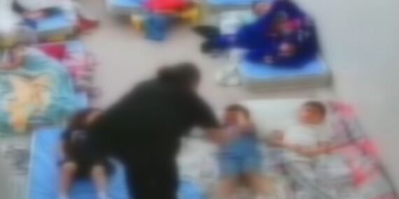 İstanbul’da bir anaokulunda çocuklara şiddet güvenlik kamerasına yansıdı