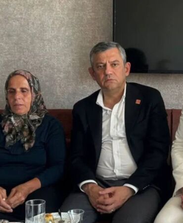 Özgür Özel'den Gülistan Doku'nun ailesine ziyaret 'İyi haberler bekliyoruz'