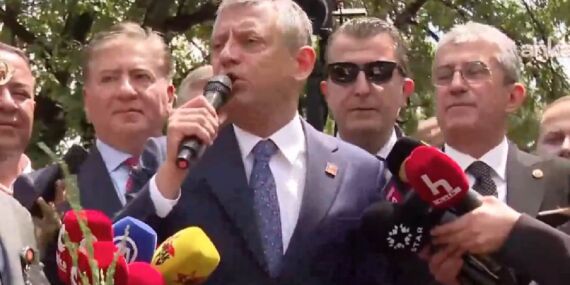 Özgür Özel’den TBMM önünde dikkat çeken açıklama: ‘Bu darbeyi püskürttünüz’