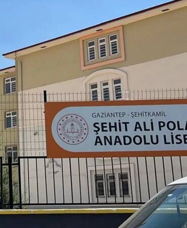 Parkta bıçaklanan lise öğrencisi ağır yaralandı!