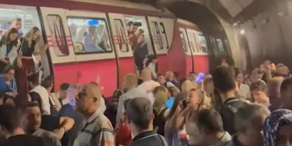 İstanbul’da metro raydan çıktı: Yaralanan 3 kişi hastaneye kaldırıldı