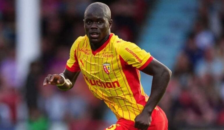 Fenerbahçe’de savunma operasyonu sürüyor: Malang Sarr için pazarlıklar devam ediyor