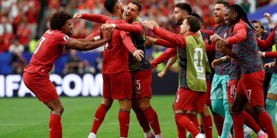 Cristiano Ronaldo tarihe geçti: Portekiz, Özbekistan’ı farklı devirdi